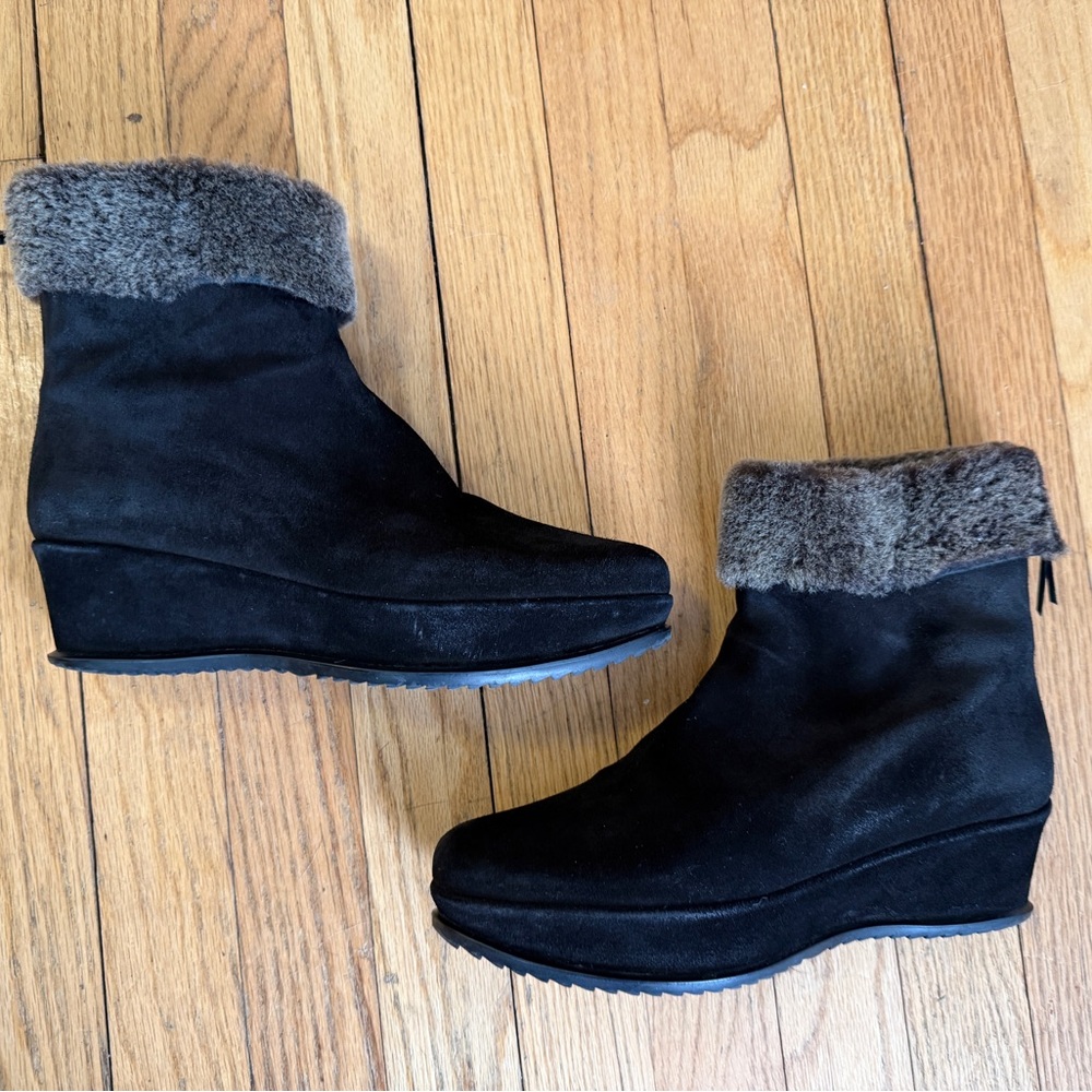 Stuart Weitzman Black Suede Wedge Boots with Fur Cuff - Picture 5 of 9